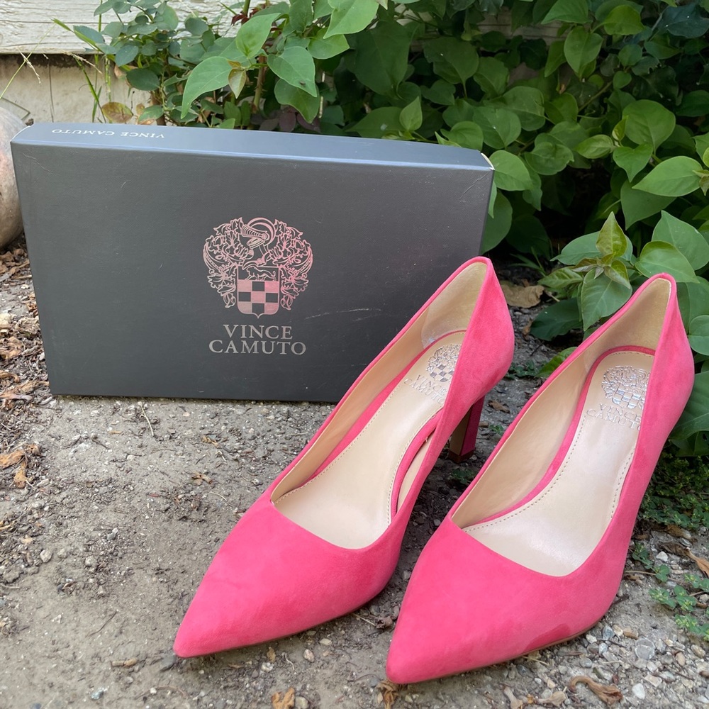 •Vince Camuto• Pink Suede “Retsie” Heels